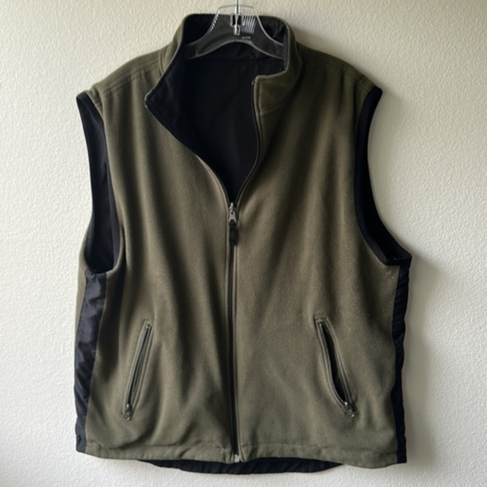 GAP Vest Reversible olive green and black athleisure size Large Winter